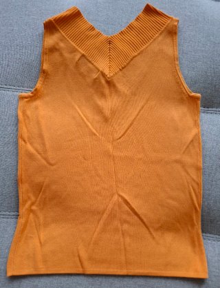 Blusa naranja con lentejuelas