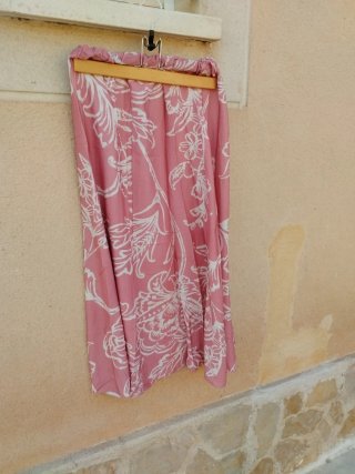 Falda larga rosa estampada