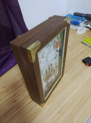 Llavero de madera náutico con barco y mapa