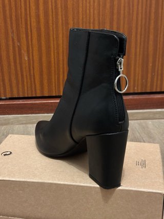 Botines tacón alto negros