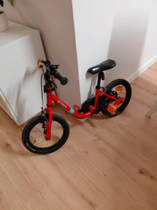 Bicicleta infantil roja