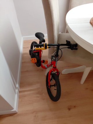 Bicicleta infantil roja