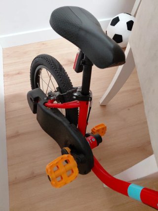 Bicicleta infantil roja