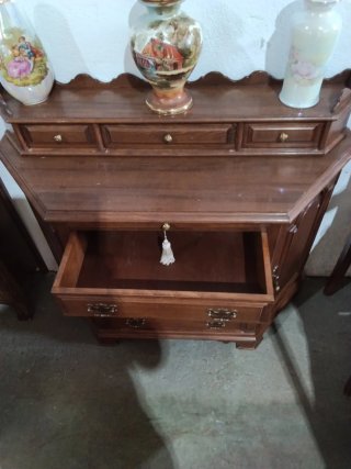 Cómoda de madera 1.07m x 36cm x 76cm