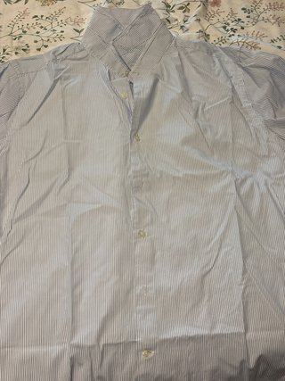 Camisa de rayas azules y blancas
