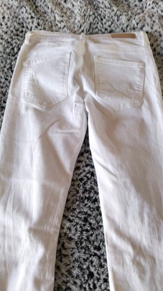 Pantalón vaquero blanco roto