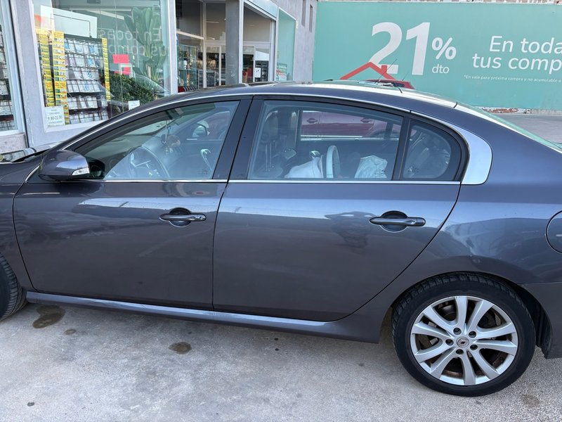 Renault Latitude 2011 - foto 1