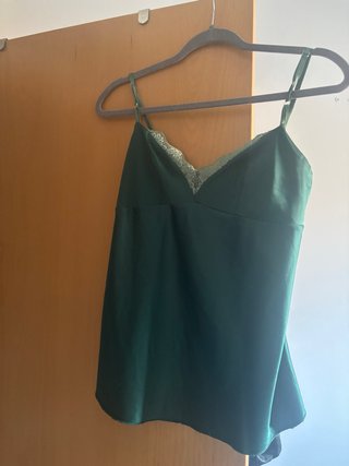 Camisa lencera verde con encaje