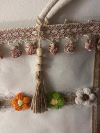 Borsa bianca con fiori colorati
