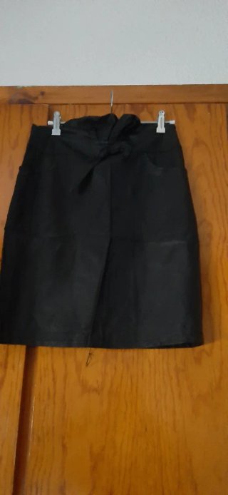 Faldas negras y azules