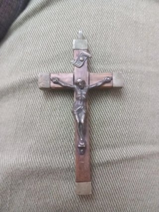 Cruz de Jesús de madera y metal