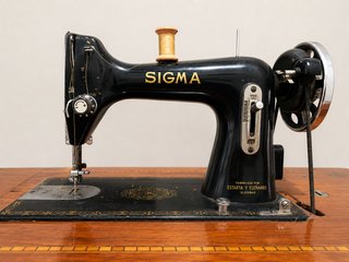 Máquina de coser Sigma antigua