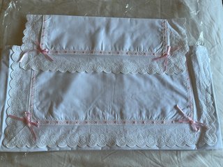 Conjunto sábanas cuna bordado rosa