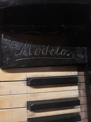 Piano antiguo COROMINAS Y RIERA