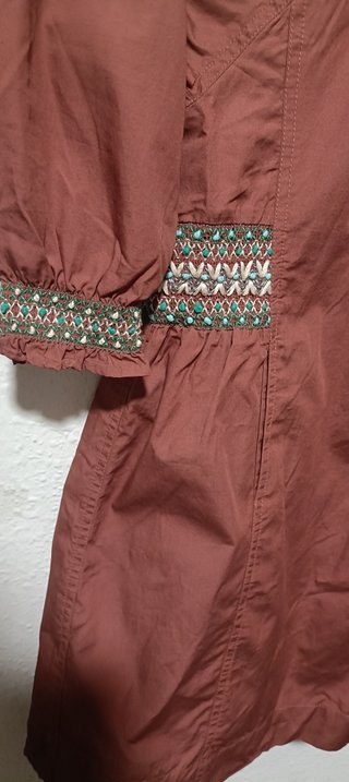 Vestido niña marrón bordado