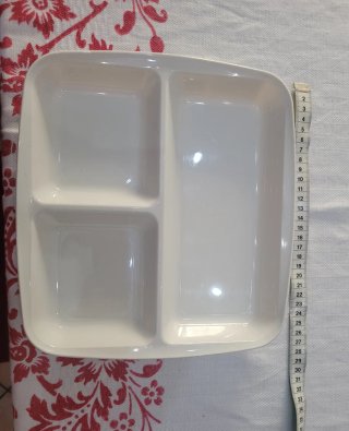 2 piatti piani plastica dura con scomparti