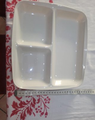2 piatti piani plastica dura con scomparti
