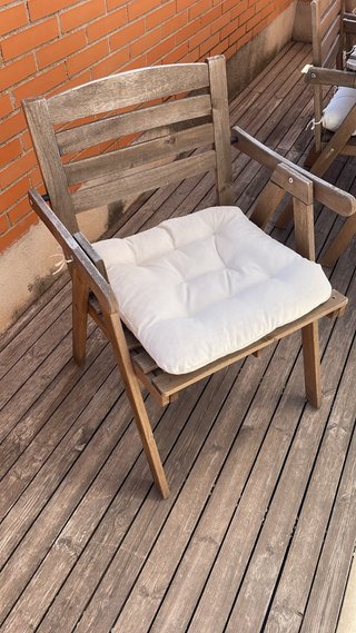 Conjunto mesa y sillas de madera exterior