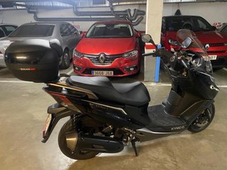 Maxi Scooter Negra