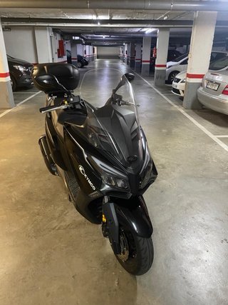 Maxi Scooter Negra