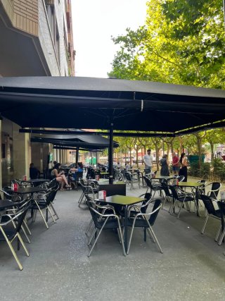 Sombrilla para terraza negra