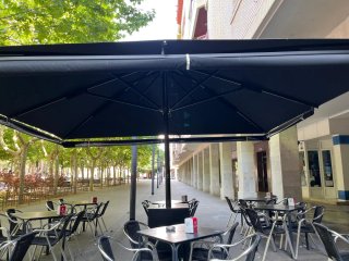 Sombrilla para terraza negra
