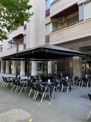 Sombrilla para terraza negra
