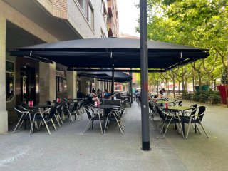 Sombrilla para terraza negra