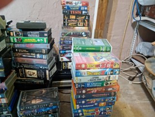 Lote DVD y VHS, TV y Teclado