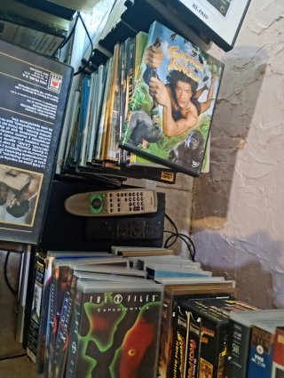 Lote DVD y VHS, TV y Teclado