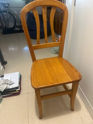 Silla de madera de pino