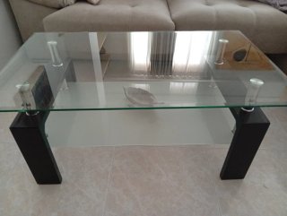 Mesa auxiliar sofá cristal y estructura negra