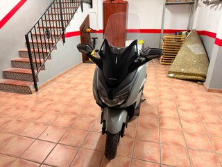 Honda Forza 350 Maxi Scooter Gris