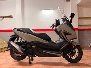 Honda Forza 350 Maxi Scooter Gris
