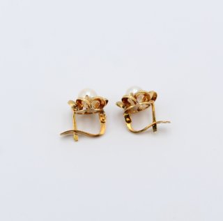 Pendientes de oro de 18k. Peso: 1.76 gr.