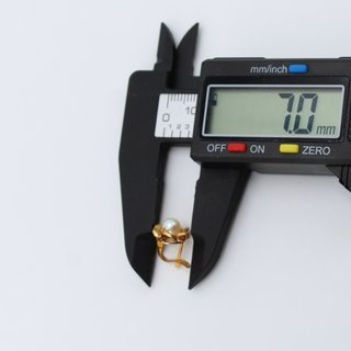 Pendientes de oro de 18k. Peso: 1.76 gr.
