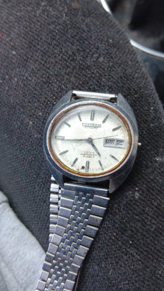 Reloj  atomatico Citizen Plata y Blanco escucho of