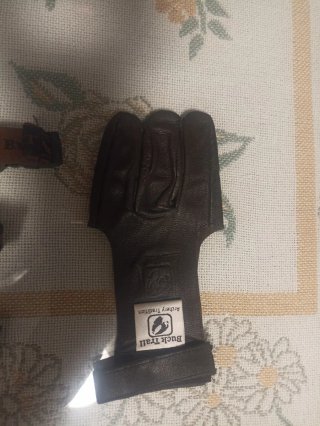Carcaj, protector brazo y guante derecho