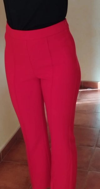 Pantalón pitillo rojo