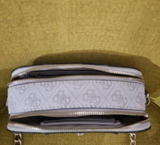 Mala Guess Nova a Tiracolo Dourada e Branca