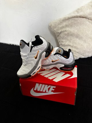 Sneakers Nike TN grigie e arancioni