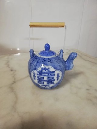 Tetera de porcelana china azul y blanca
