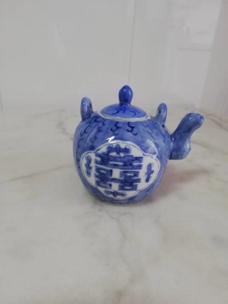 Tetera de porcelana china azul y blanca