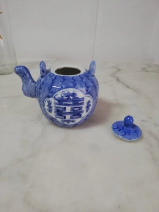 Tetera de porcelana china azul y blanca