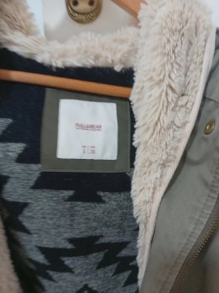 Chaquetón Pull&Bear verde forro sherpa Talla S