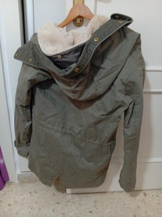 Chaquetón Pull&Bear verde forro sherpa Talla S