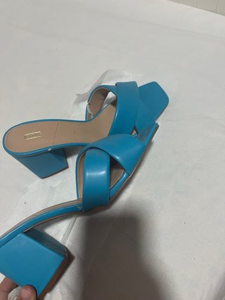 Sandalias de tacón azul verano