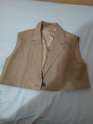 Chaleco corto beige