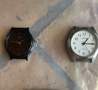 2 Orologi Casio e Lorus Senza Cinturino