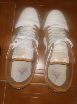 Sneakers Nike Jordan Marroni e Bianchi